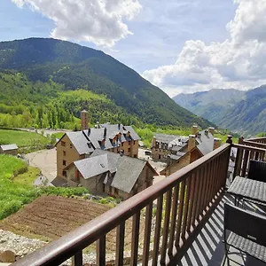 Con Terraza Y Vistas Panorámicas En Apartamento