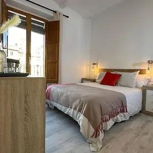 Cavall Bernat En Casa Cami De Les Aiguees Pensión